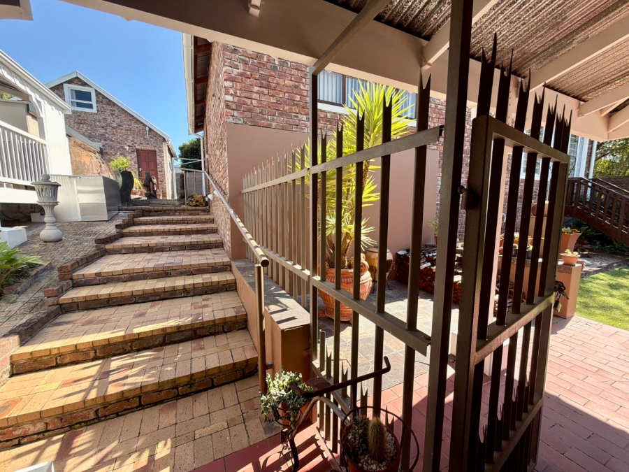 7 Bedroom Property for Sale in Heather Park Western Cape